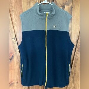 Volunteer Traditions - Nashville Predators Vest (Large)